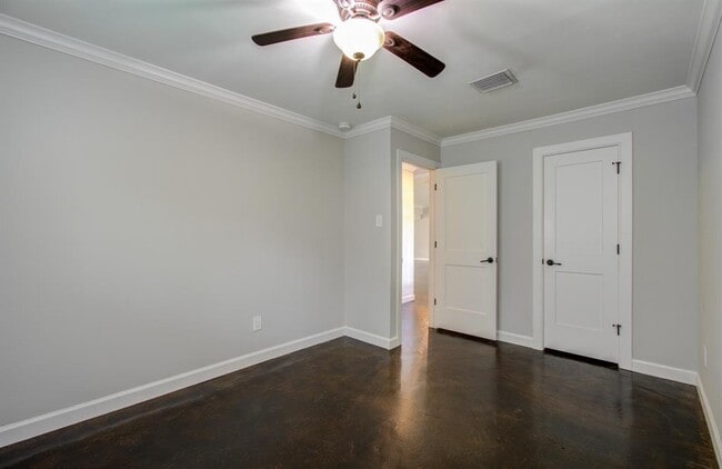 Building Photo - 9426 Charter Ridge Dr