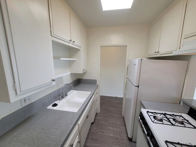 Interior Photo - 3731 Canfield Ave