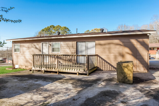 Building Photo - 2105 Medaris Rd NW