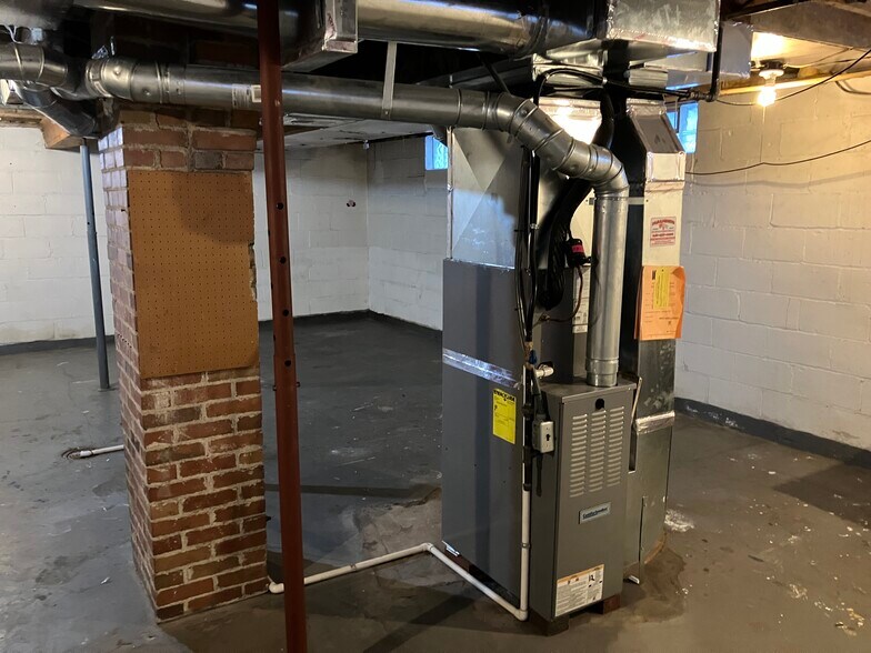 Furnace w/ A/C - 222 N Court St