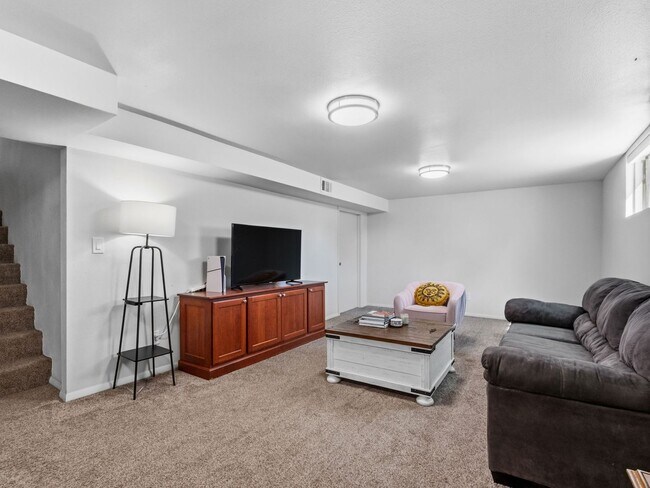 Building Photo - Spacious 5-Bedroom Ranch Backing to the High Line Canal in Littleton