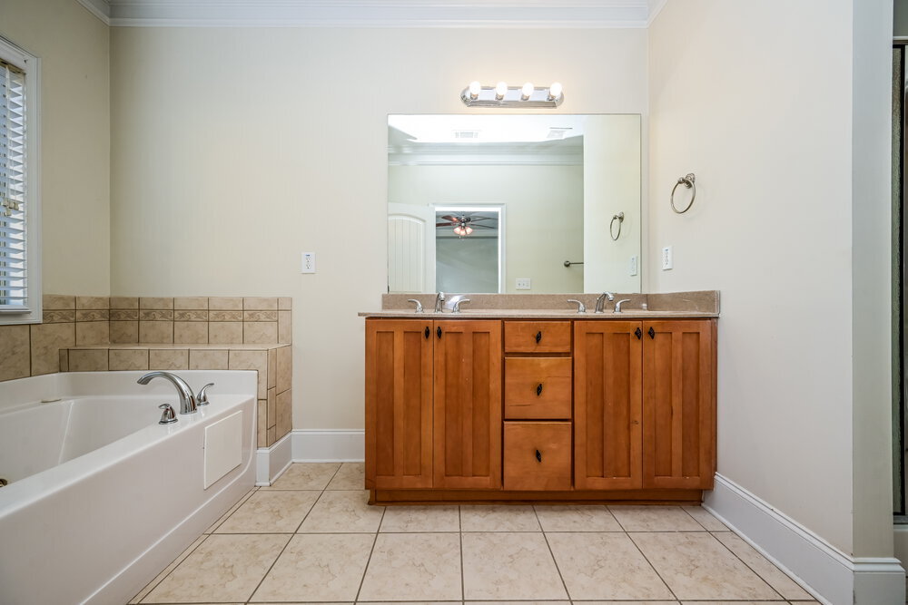 Building Photo - 104 Society St