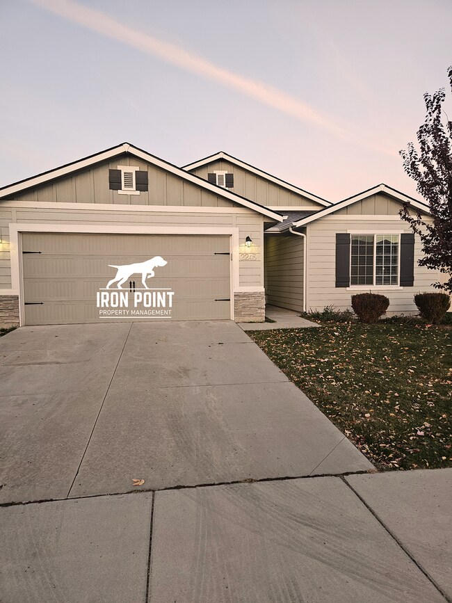 Primary Photo - Move-in Ready Home w/new paint & flooring ...