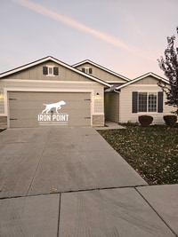 Building Photo - Single level home w/2 car garage, fenced y...