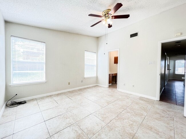 Building Photo - 1301 Pitcairn Dr