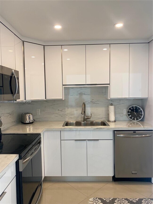 Building Photo - 3801 Ocean Dr