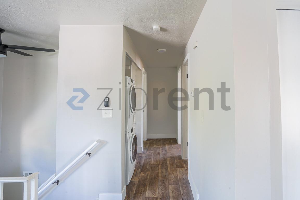 Building Photo - Unit Unit A