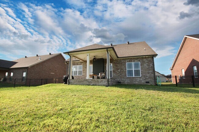 Building Photo - Pet Friendly in Sango!