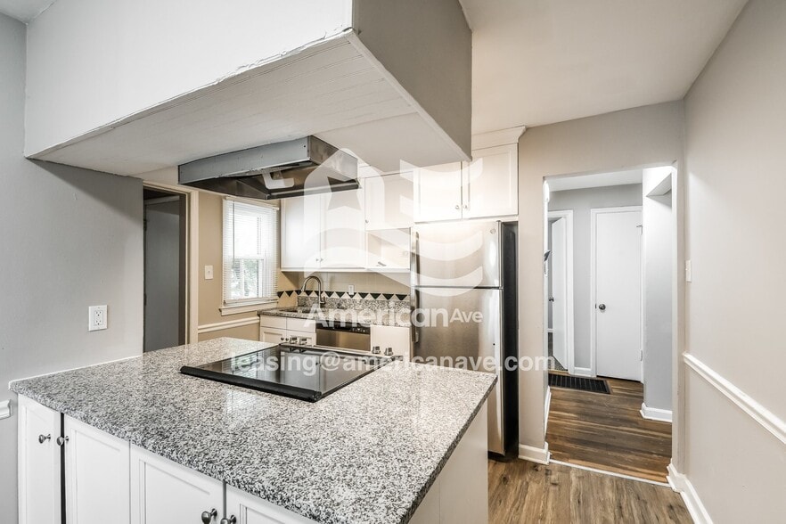 Building Photo - 1112 Bakewell Dr