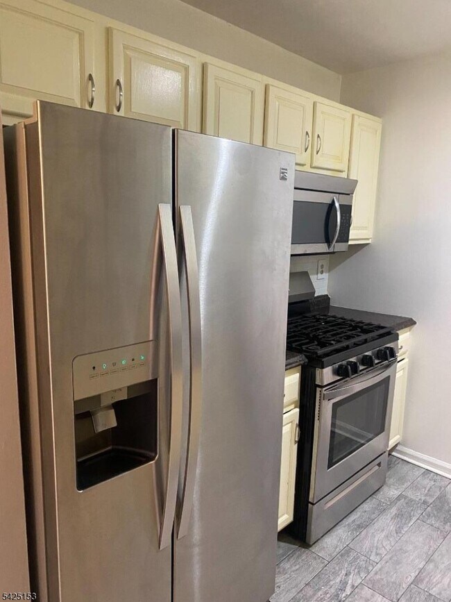 Building Photo - 7 Rutgers Dr