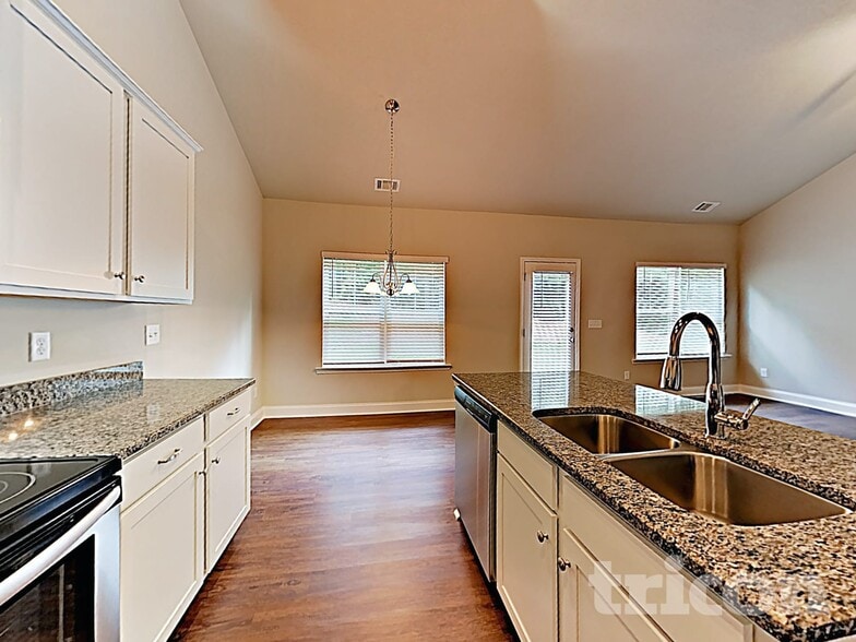 Building Photo - 290 Orchard Ln