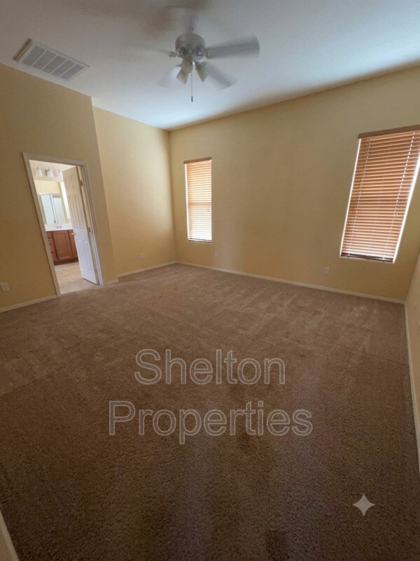 Building Photo - 15192 W Columbine Dr