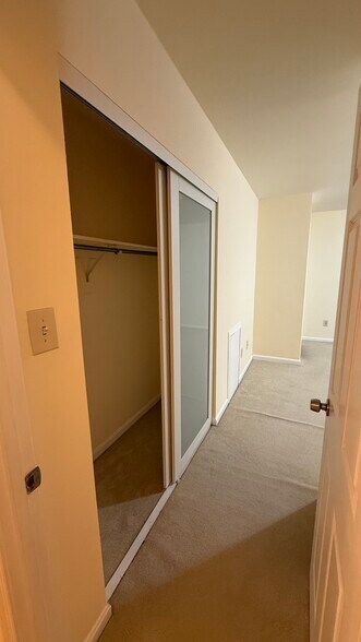 Building Photo - 7415 Fountain Head Dr