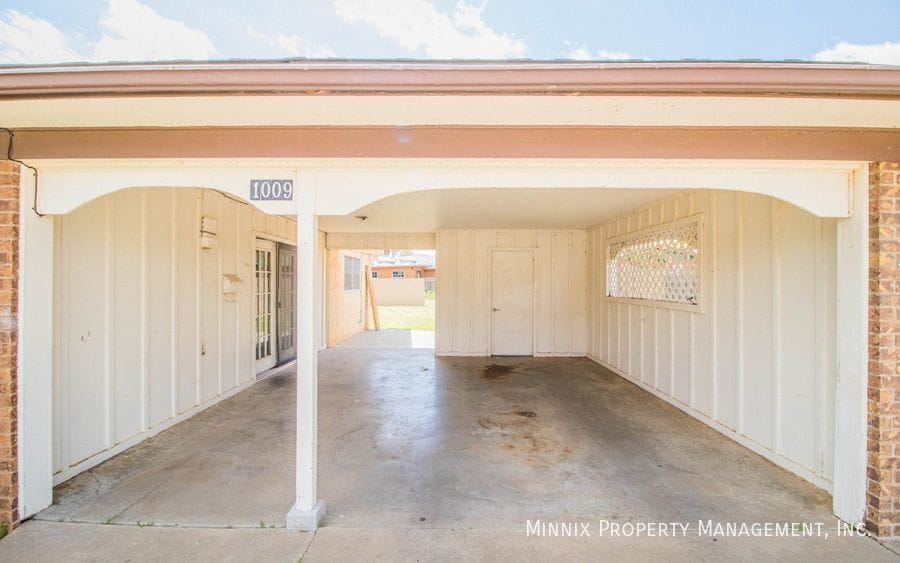 Building Photo - 1009 Garland