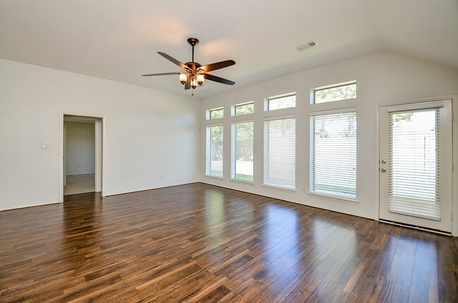 Building Photo - 26006 Palmdale Estate Dr