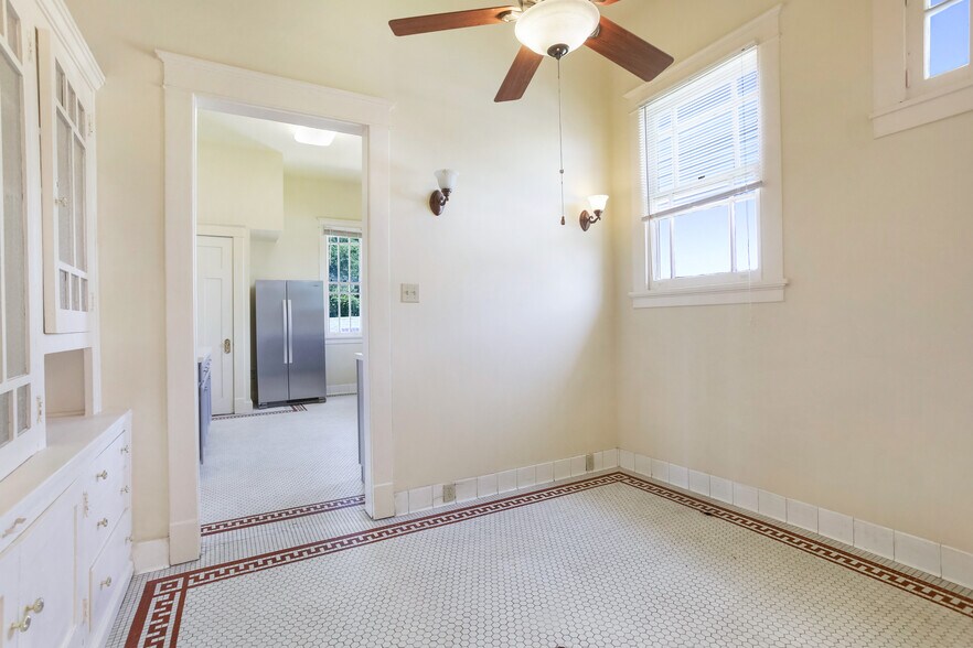 Building Photo - 3618 Napoleon Ave