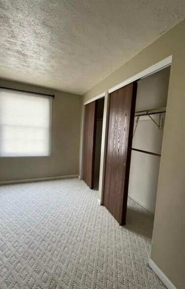 Building Photo - 1083 Cunningham Dr