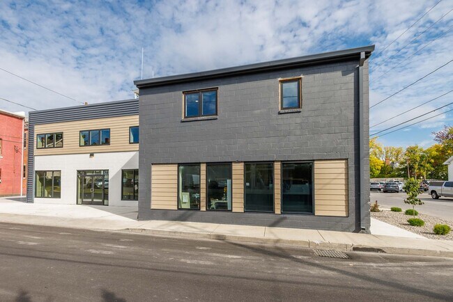Building Photo - 5 Chestnut St