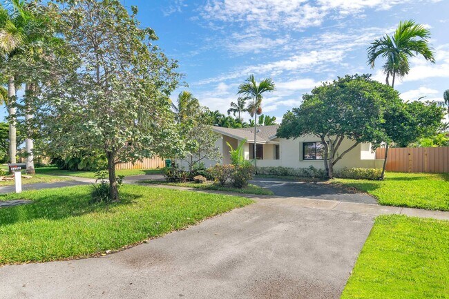 Building Photo - Beautiful home in quiet neighborhood