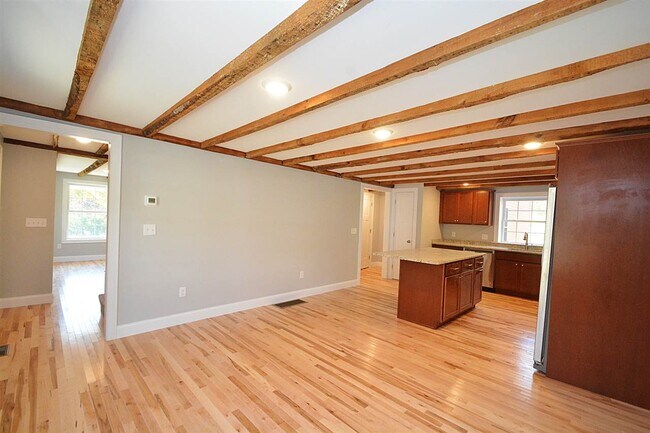 Building Photo - 53 1st NH Turnpike