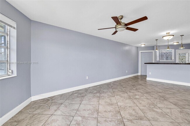 Building Photo - 1715 NE Miami Gardens Dr