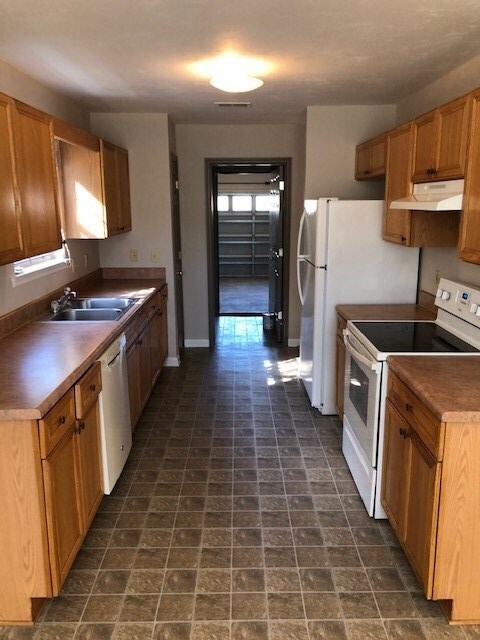 Building Photo - 8151 Charrington Forest Blvd