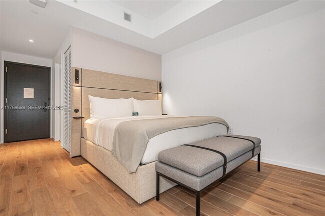 Building Photo - 398 NE 5th St