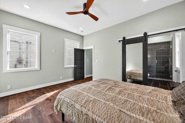 Building Photo - 914 Ash St