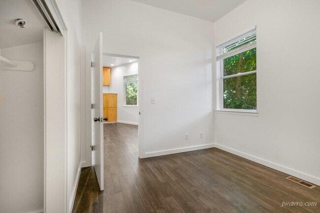 Building Photo - 25 Elgin Park