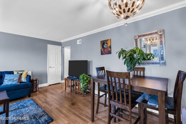 Building Photo - 1641 Elm Ave