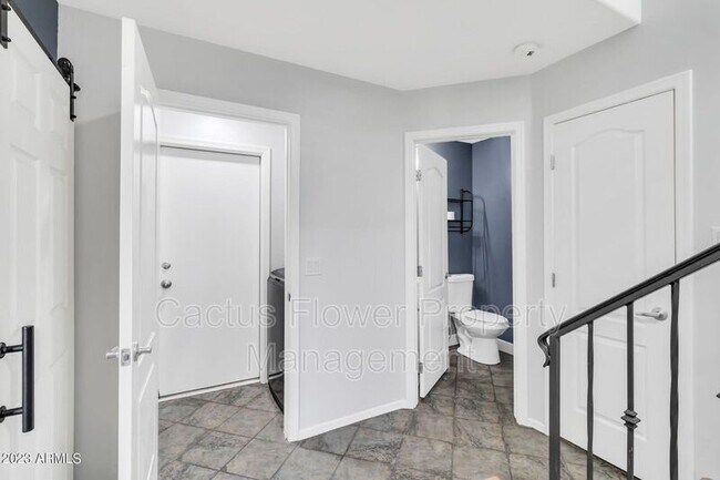 Building Photo - 5625 S 21st Pl