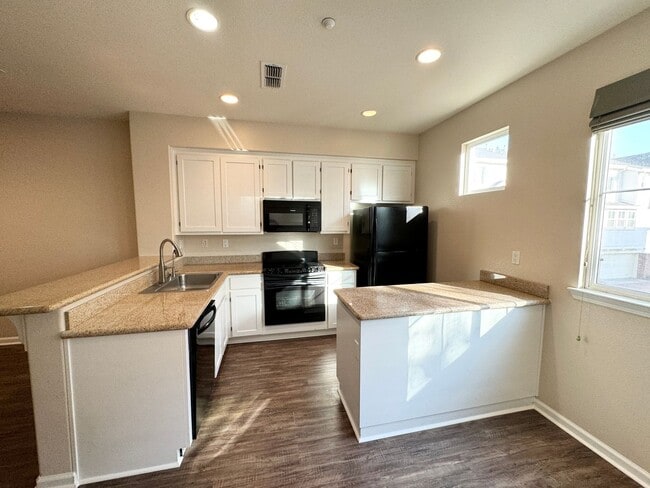 Building Photo - Perfect Shape Downtown Livermore Townhome ...