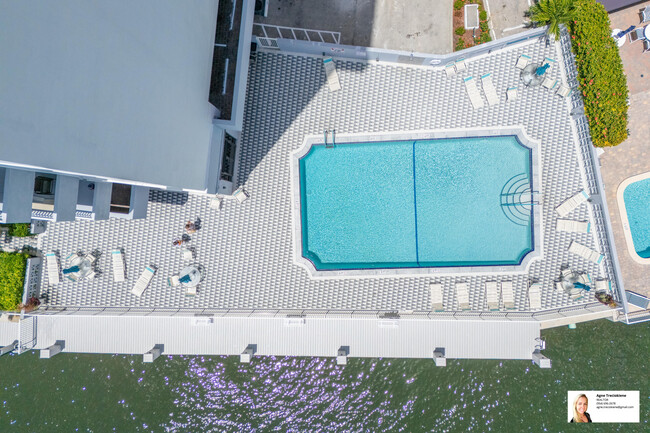Building Photo - 137 Golden Isles Dr