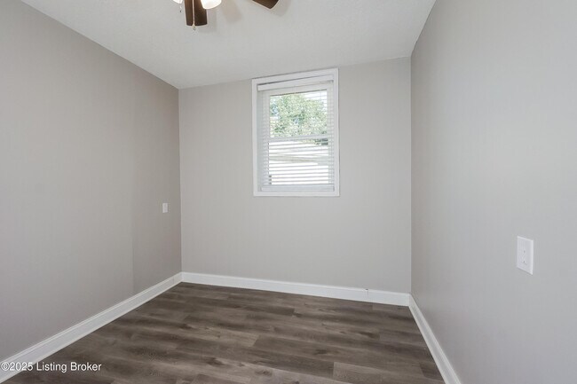 Building Photo - 1712 Star Rest Dr