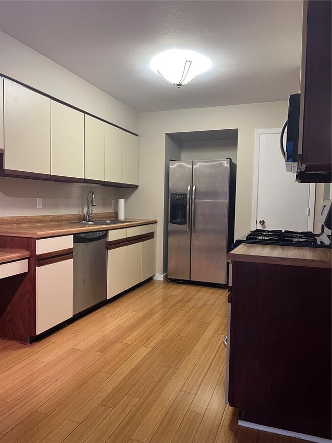 Building Photo - 11636 Cedar Walk Dr