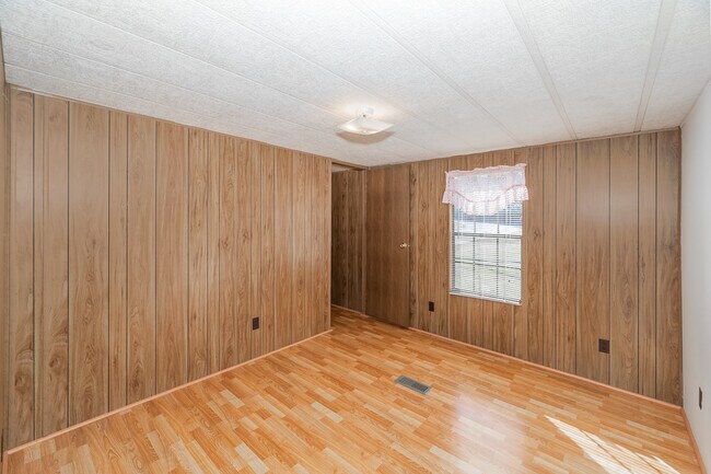 Building Photo - 413 Mill St
