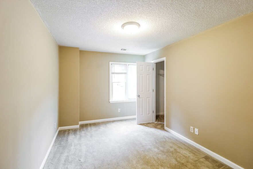 Building Photo - 1368 Chatley Way