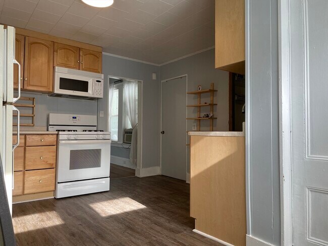 Building Photo - 56 Echo St