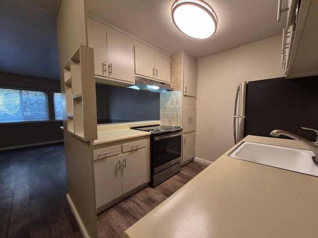 Interior Photo - 1711 N Street, Sacramento