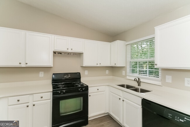 Building Photo - 6695 Emerald Pointe Cir