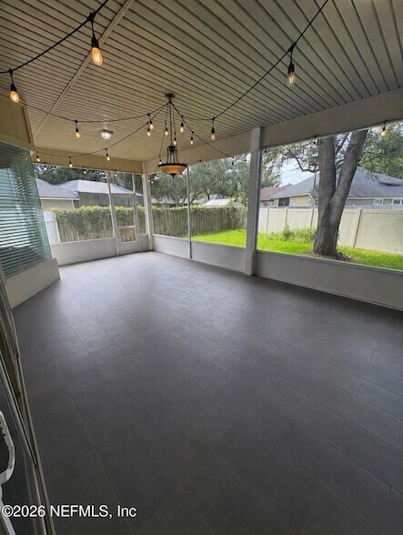 Building Photo - 86005 Maple Leaf Pl