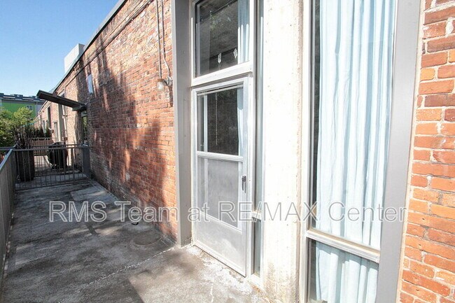 Building Photo - 659 Auburn Ave NE