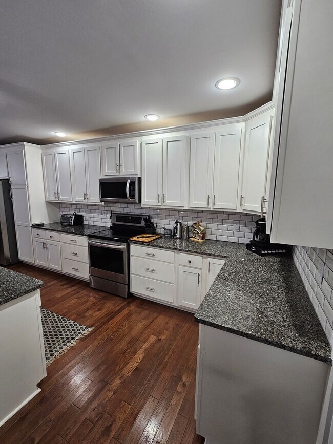 Building Photo - Church Hill Amazing 3 Bedroom 2.5 Bath Home