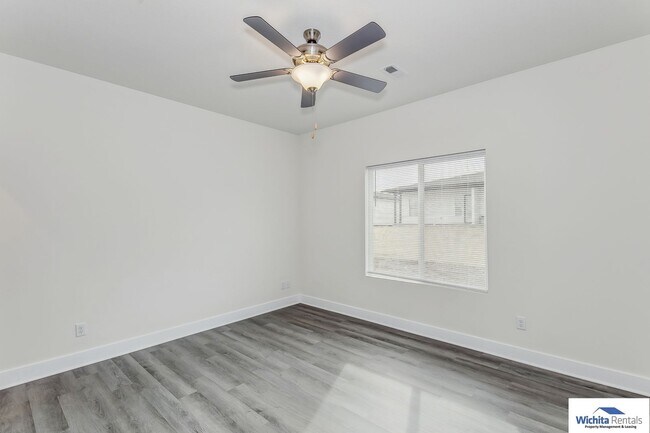 Building Photo - Newer 3 bed, 2 bath duplex - SE Wichita