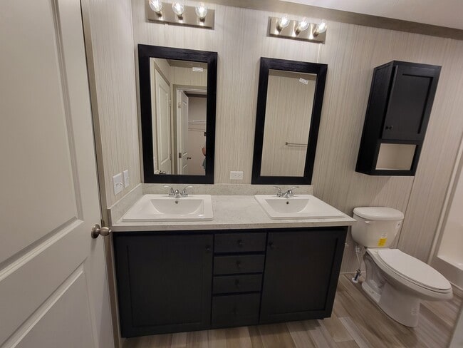Building Photo - 5080 Cove Ct