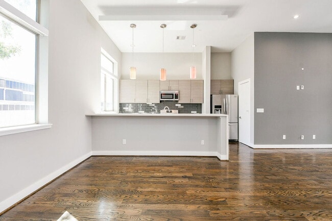 Building Photo - 3215 Garrow St