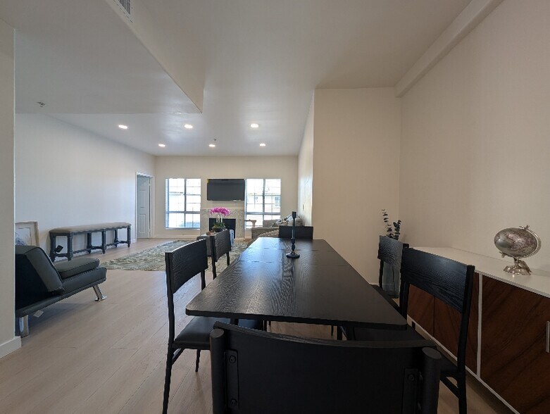 Primary Photo - 11035 Moorpark St