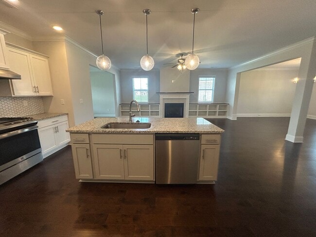 Building Photo - Beautiful 4BR Home in Athens with Bonus Room & Fenced Yard
