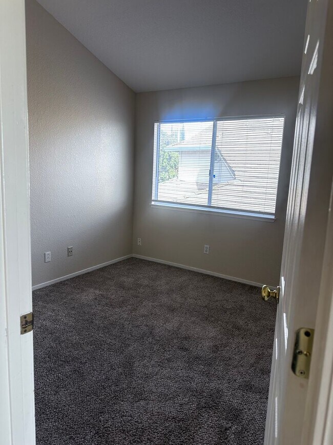 Building Photo - FABULOUS 4 BEDROOM MEDITERRANEAN RENTAL!