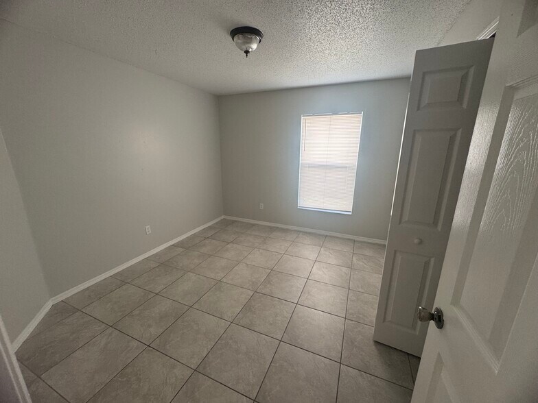 Building Photo - 2161 Jessa Dr